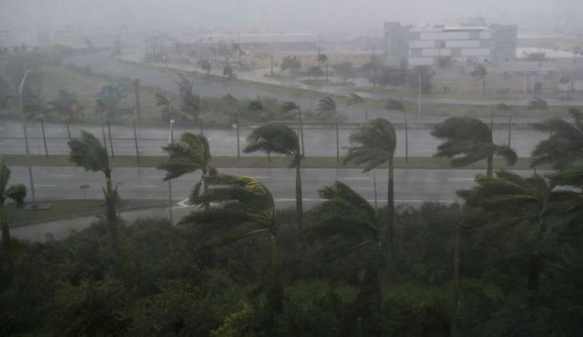 El fortalecido huracán Irma impacta en Cayos de Florida