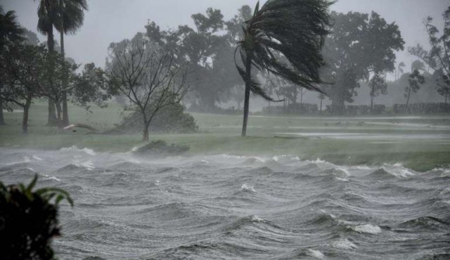 Irma: centro de Miami se inunda y colapsan grúas de construcción