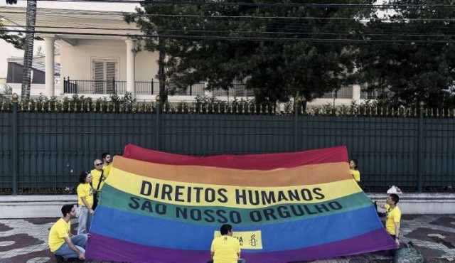 Polémica en Brasil por la “cura gay” pasa de los tribunales a las calles