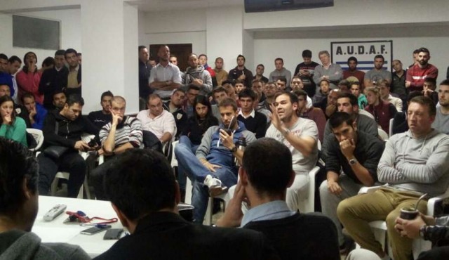 Jueces decidieron continuar el paro en el fútbol