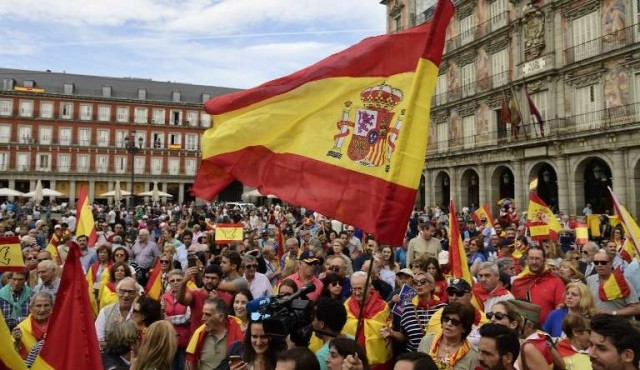 Gobierno español pide a Cataluña terminar “con la farsa”