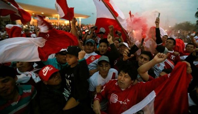 Euforia peruana para recibir a su selección en Argentina