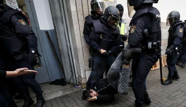 Gobierno español pide “disculpas” por heridos del referéndum catalán