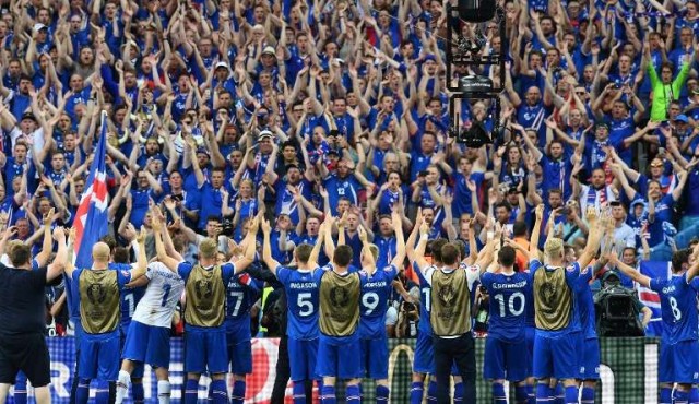 Islandia goleó a Turquía y quedó un paso de su primer Mundial
