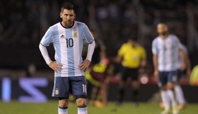 Messi “no puede hacer todo”, opinó Tabárez
