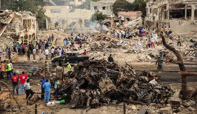 Al menos 276 muertos y 300 heridos en atentado en Mogadiscio