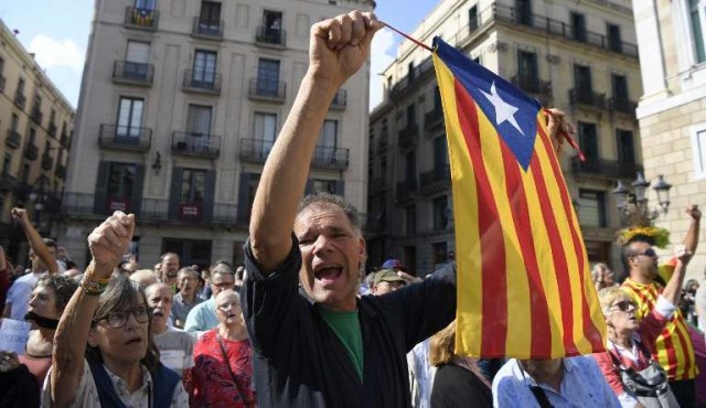 Miles protestan en Cataluña contra encarcelamiento de líderes independentistas