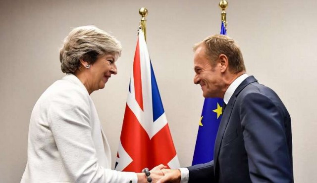 La Unión Europea tiende la mano a May en negociaciones del Brexit​