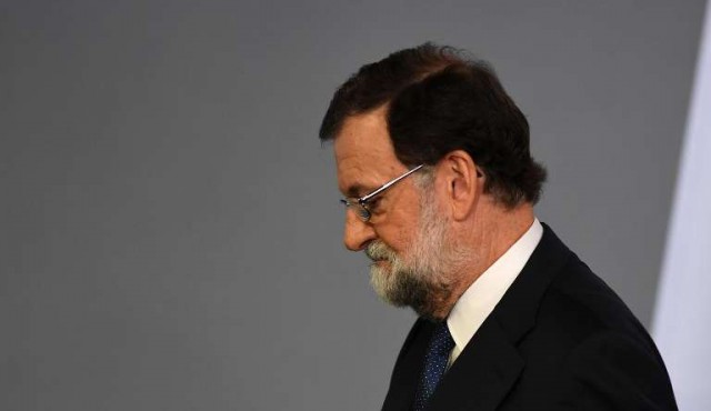 Rajoy pide cesar al gobierno catalán y convocar elecciones en seis meses
