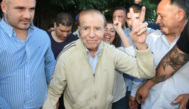 Carlos Menem reelegido senador en Argentina