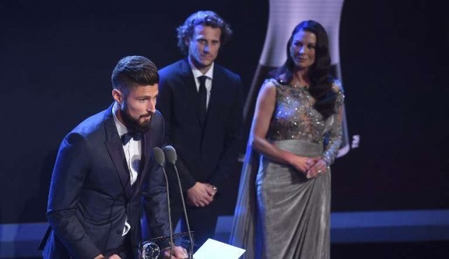 Olivier Giroud ganó el premio Puskas 2017 al mejor gol del año​
