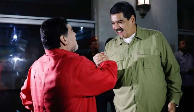 Maradona jugará al fútbol con Maduro en Caracas