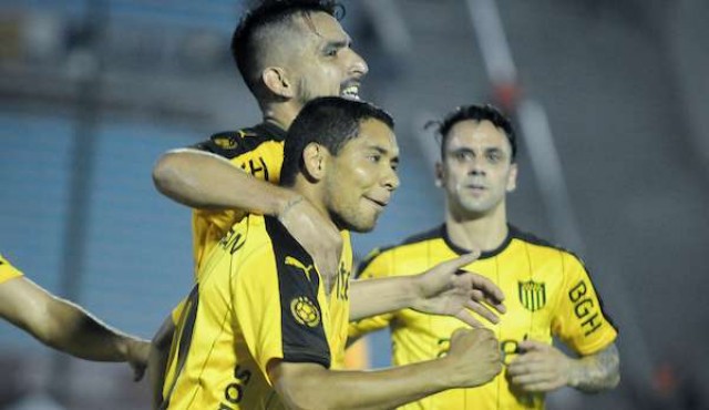 Peñarol sufre como nunca y gana como siempre 