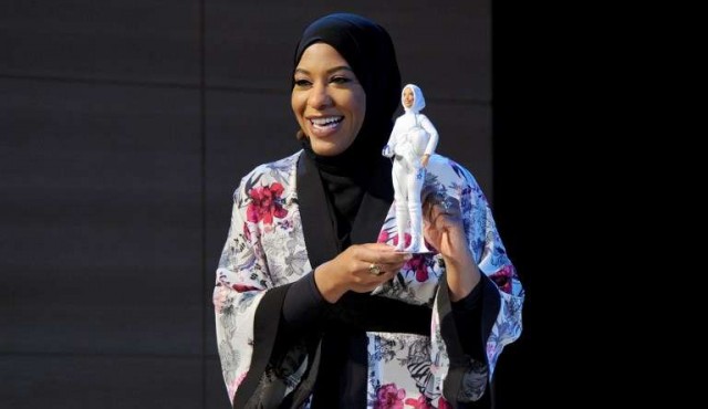 Barbie se pone el velo para honrar a atleta olímpica Ibtihaj Muhammad