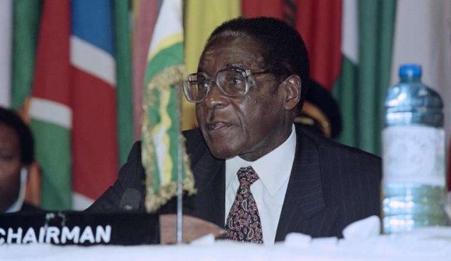 Incierto futuro de Mugabe en Zimbabue tras golpe de Estado
