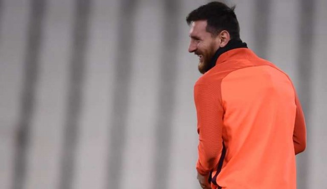 Messi acabó con el suspenso y renovó con el Barcelona