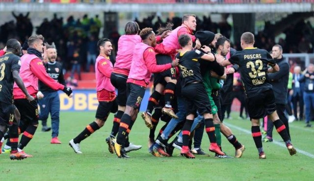 Con gol del arquero en la hora ante Milan, Benevento rompió la racha de 14 derrotas al hilo