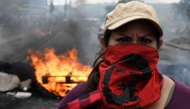 Grupos policiales en Honduras se niegan a reprimir manifestantes durante toque de queda