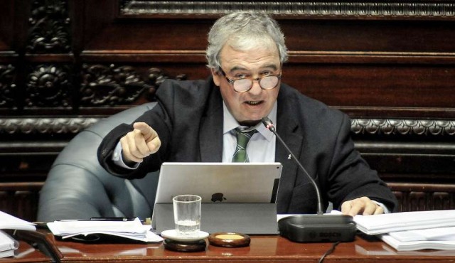 Heber: si se pone un criterio sobre los familiares, “vayamos por el camino de Macri”