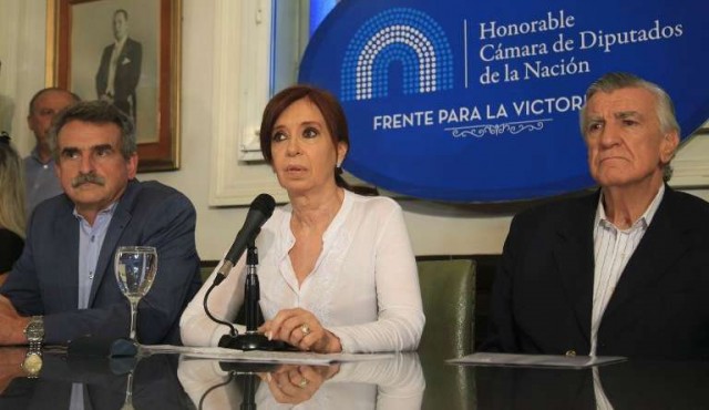 Cristina Kirchner denuncia persecución política, hostigamiento y humillación