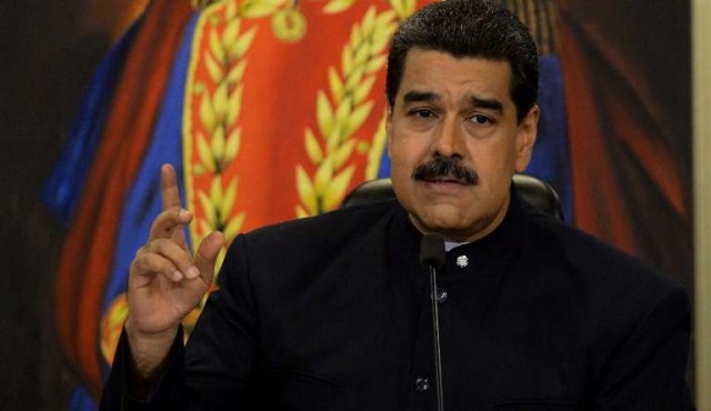 Maduro apunta a su reelección sin la oposición en presidenciales