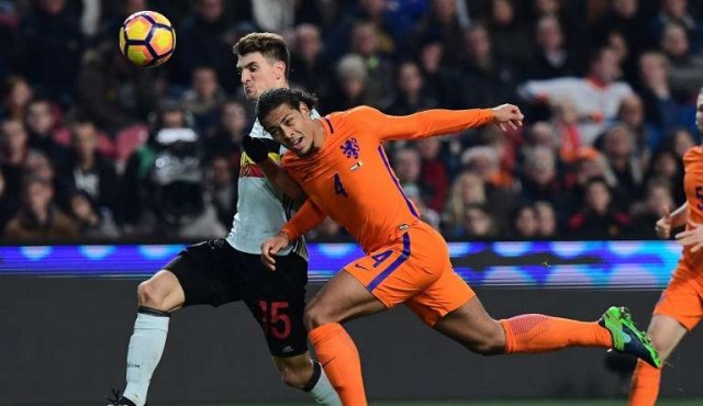 Liverpool firma a Van Dijk por monto récord de 75 millones de libras