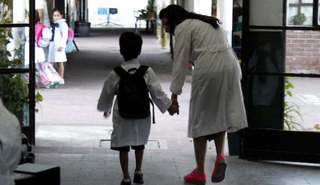 OPS urge garantizar regreso seguro de los niños a las escuelas
