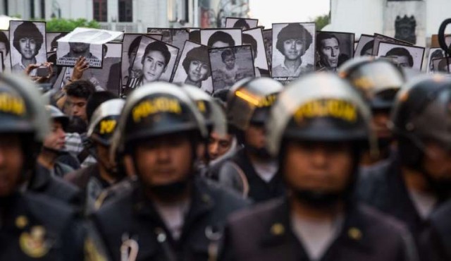 Miles de peruanos marcharon contra el indulto a Fujimori