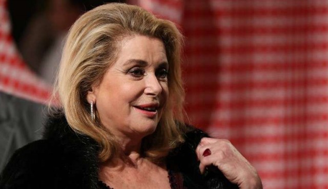 Deneuve y otras mujeres defienden “la libertad de importunar” de los hombres