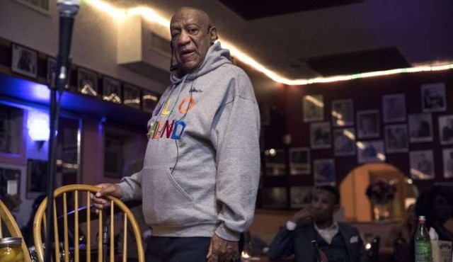 Bill Cosby subió a un escenario por primera vez tras su juicio
