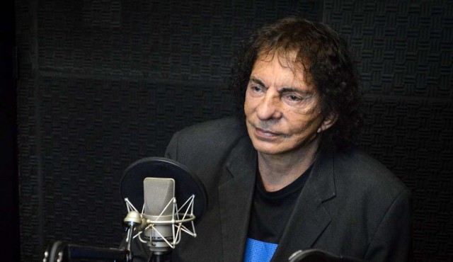Alejandro Dolina retoma su “comunicación superior” con el público uruguayo
