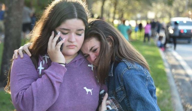 Tiroteo en escuela de Estados Unidos dejó 17 muertos