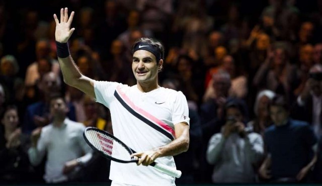 Federer volvió a ganar y jugará la final de Róterdam