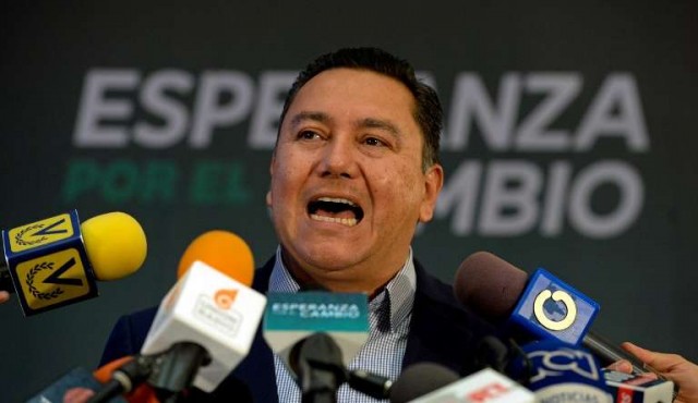 “Soy la luz en las tinieblas”, dice pastor que quiere destronar a Maduro