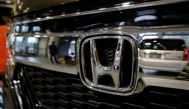 Honda y Toyota llaman a revisión de vehículos por problemas en los airbags