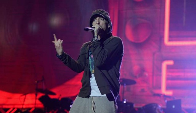 Eminem arremete contra la asociación del rifle de EE.UU