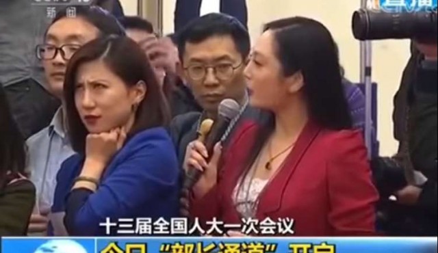 Un gesto de una periodista china desató una tormenta político-mediática