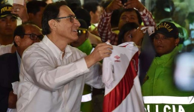 Vizcarra asume como presidente de Perú tras abrupta salida de Kuczynski