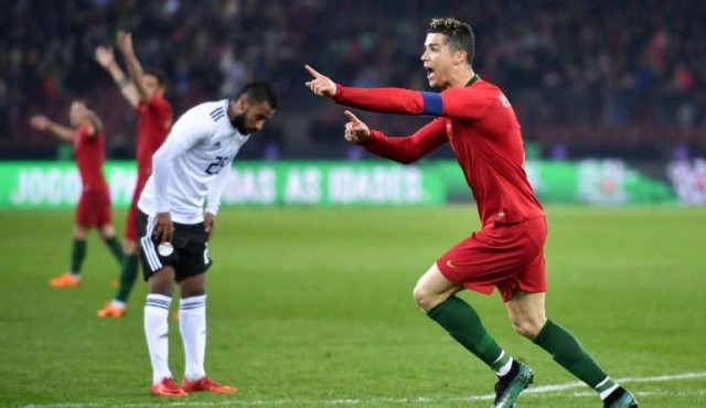 Portugal remontó ante Egipto con doblete de Ronaldo en los descuentos