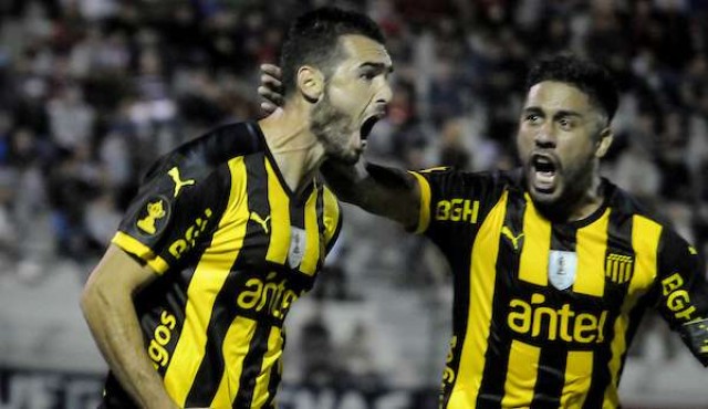 Peñarol ganó un partido aburrido y sigue puntero
