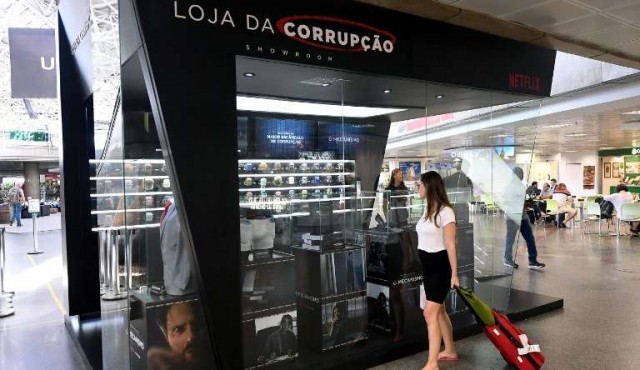 Netflix abre cadena de “tiendas de la corrupción” en aeropuertos de Brasil