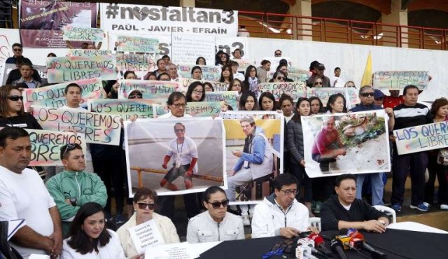 Ecuador conmocionado tras polémico video de periodistas rehenes