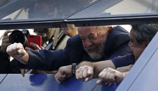 Lula espera en su sindicato y no se entrega a la justicia