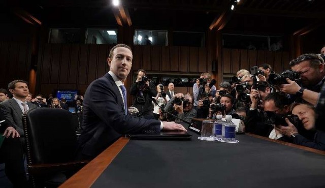 Zuckerberg pidió disculpas ante legisladores por abuso de datos personales