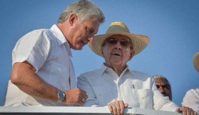 El Parlamento de Cuba inicia proceso para elegir al sucesor de los Castro
