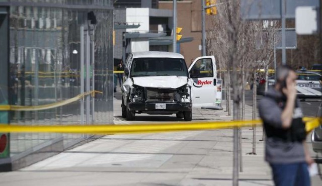 Una camioneta embiste a una decena de peatones en Toronto​