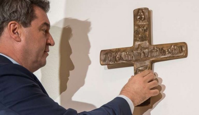 Polémica en región alemana por la instalación de crucifijos en edificios públicos
