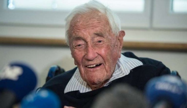 Científico de 104 años cantó el Himno de la Alegría antes de su suicidio asistido