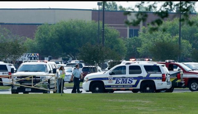 Diez muertos en tiroteo en Texas en última masacre en escuelas de EE.UU.