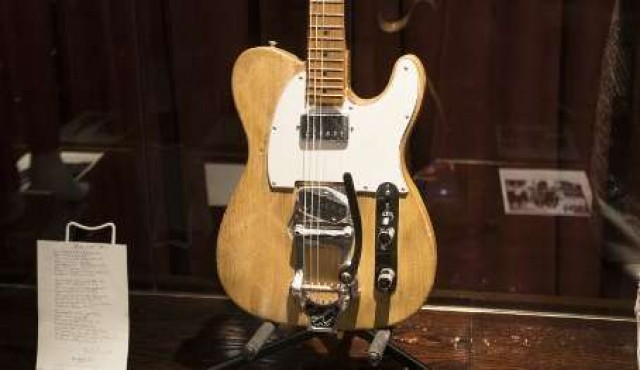 Una guitarra eléctrica de Bob Dylan subastada por 495.000 dólares